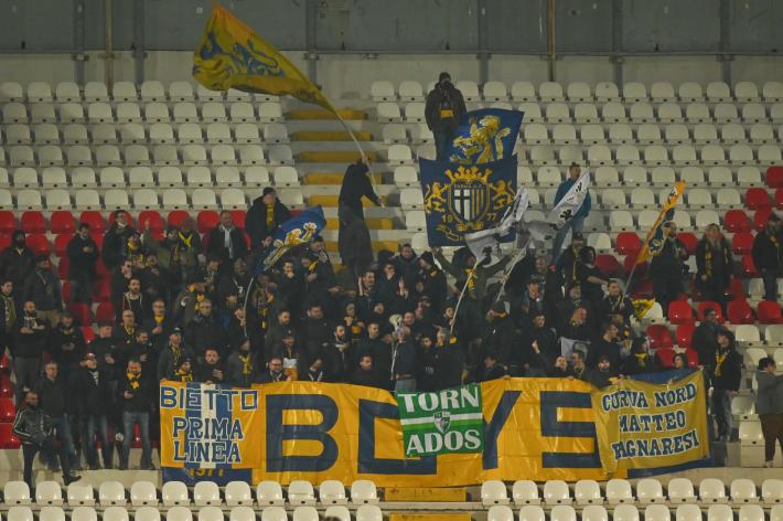 Parma-Como anticipata alle 14 (6 aprile). Un turno a Iachini, Parma multato di 3mila euro