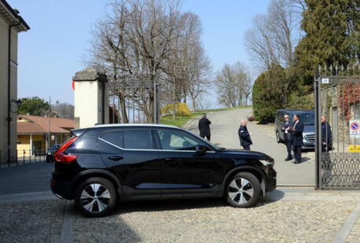 I figli mettono in vendita le propriet&agrave; immobiliari di Berlusconi (ma non Arcore)