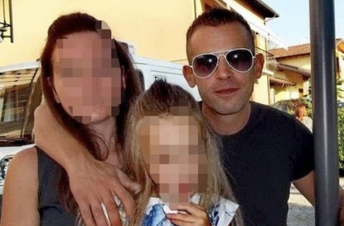 Uccide i 2 figli e si toglie la vita