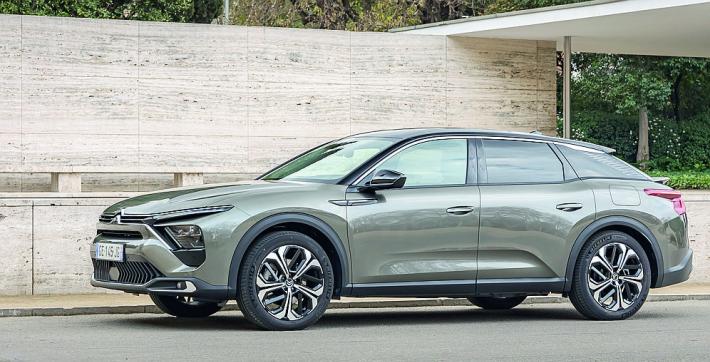 Citro&euml;n C5 X si fa in tre
