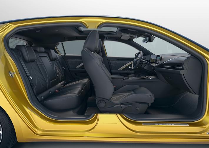 Nuova Astra: sedersi &egrave; un'arte