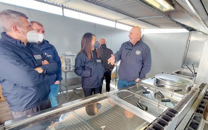 Prodotti &laquo;made in Parma&raquo;  con la cucina da campo in partenza per l'Ucraina