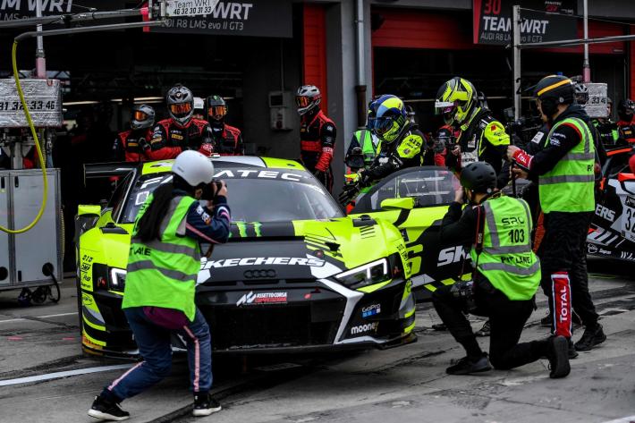 Rimonta ed errori, l'esordio di Valentino Rossi in auto &egrave; sempre uno show