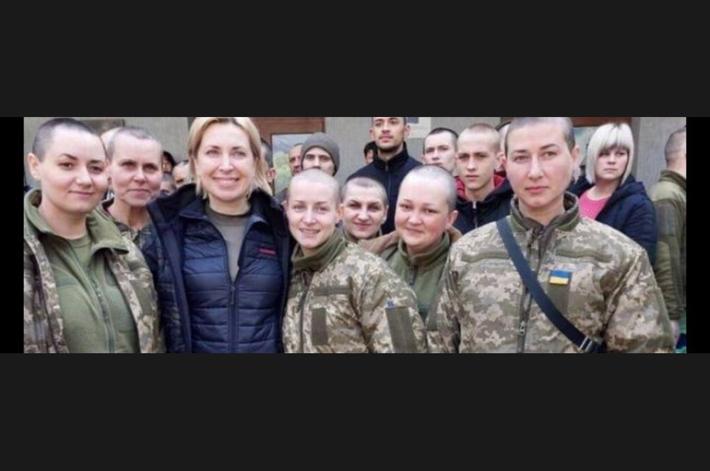 Kiev, soldatesse prigioniere dei russi 'denudate e abusate'