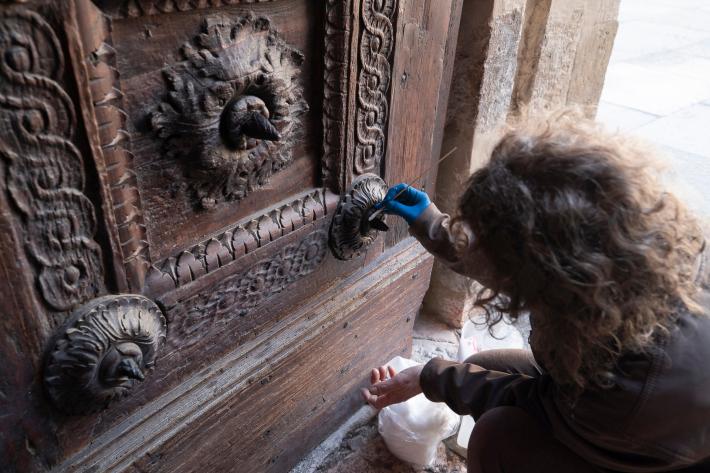 Atto vandalico portoni duomo e battistero