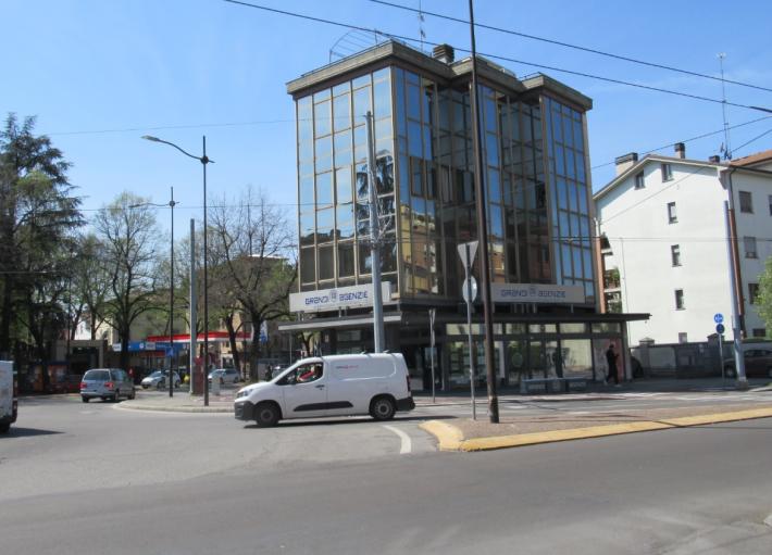 Quando la segnaletica verticale diventa orizzontale e poi&hellip; sparisce