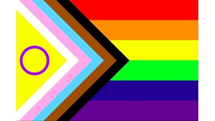 Lascia recensione locale lamentandosi presenza gay