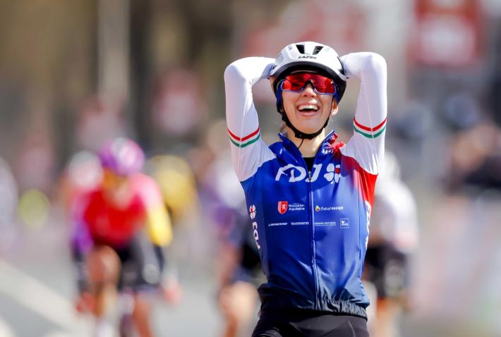 La Cavalli fa il bis e vince anche la Freccia Vallone: le italiane dominano le classiche del Nord