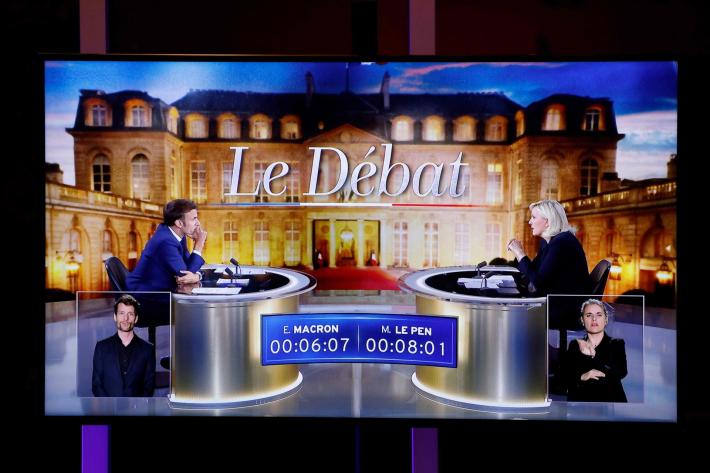 Duello in tv, Macron &egrave; il vincitore ma per la Le Pen giochi ancora aperti
