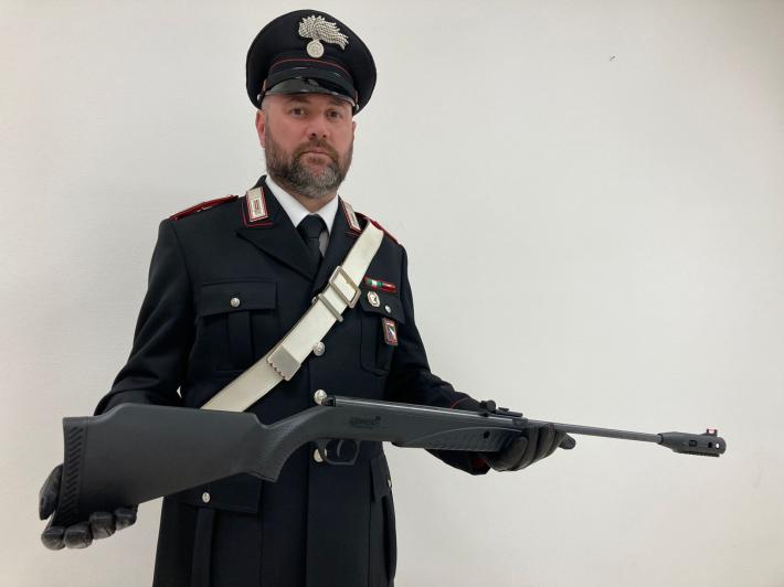 carabinieri, spara alle tortore