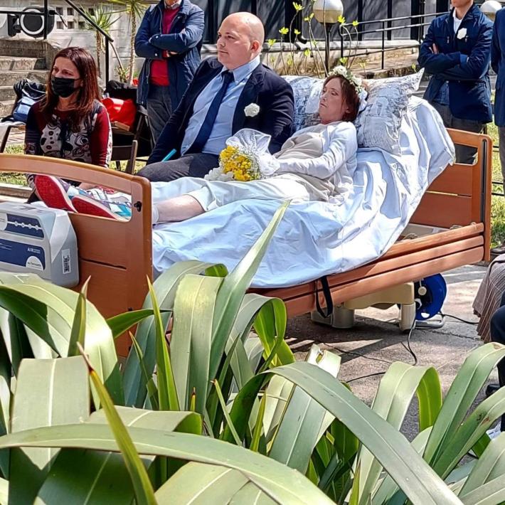 Laura,  le nozze con Andrea all&rsquo;hospice dell&rsquo;ospedale pochi giorni prima di morire