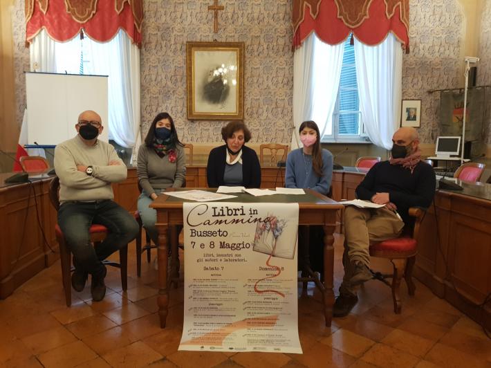 I libri &laquo;conquistano&raquo;   il paese con autori, incontri  e bancarelle