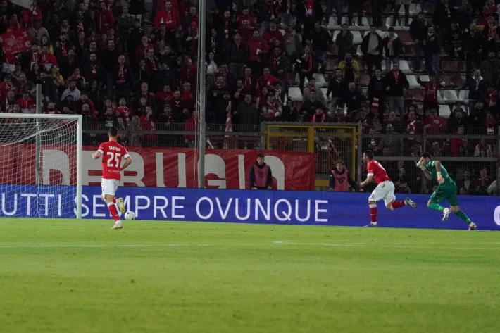 Inizio choc del Parma, uno-due del Perugia che chiude il primo tempo avanti 2-0