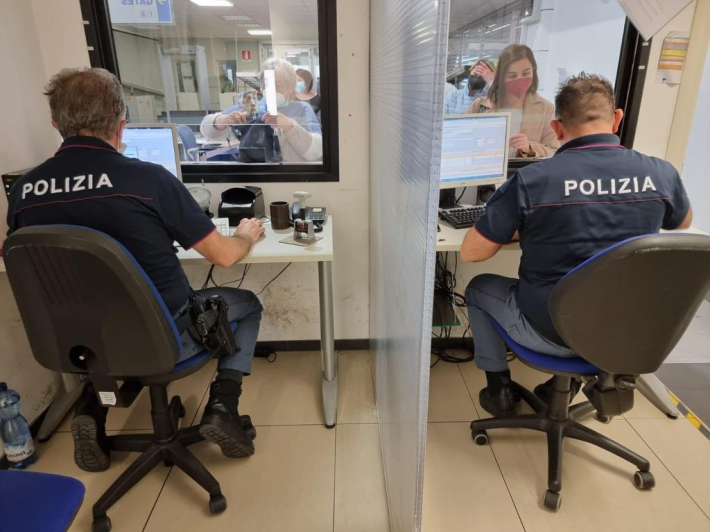 Appena atterrato al Verdi e subito reimbarcato per la Moldavia: era bandito dall'area Schengen