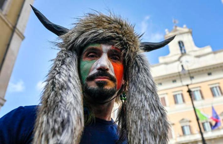 Lo "sciamano" di Montecitorio a processo per bancarotta