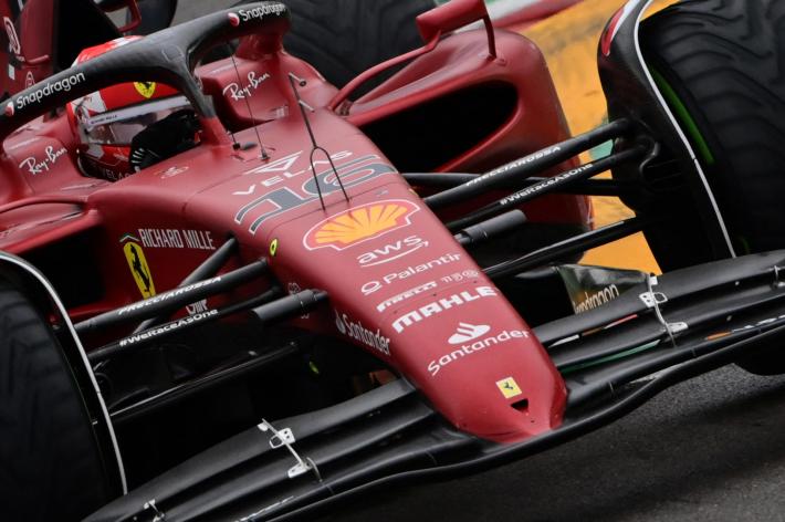 La Ferrari di Leclerc prima nelle prove libere a Miami