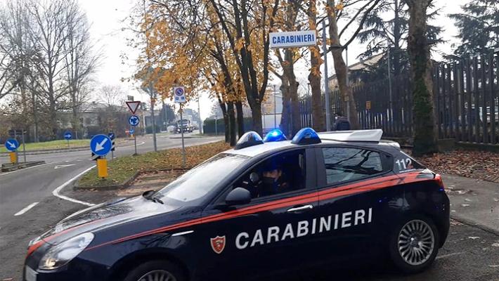 In fuga dall'ex marito si salva dai carabinieri