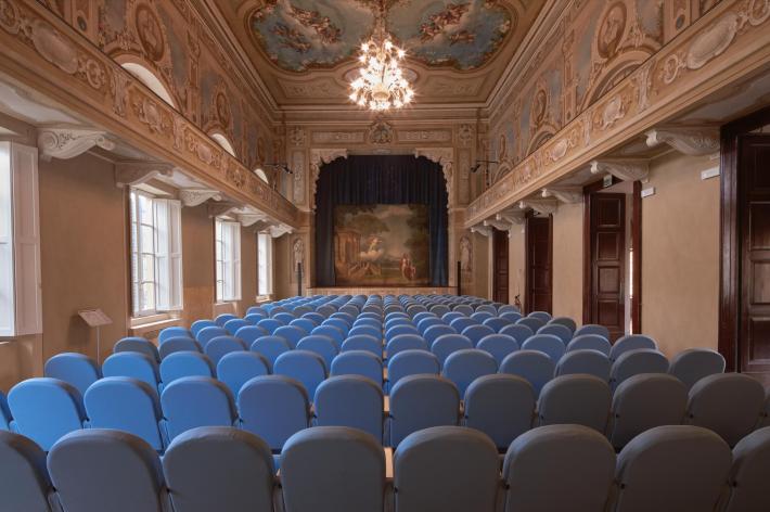 Parma e la festa del'Europa, gli studenti del Liceo Europeo celebrano la giornata con una performance nel Teatro del Collegio