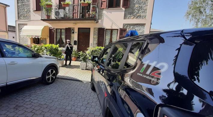 Entra in tabaccheria per rubare l'incasso ma viene messo in fuga