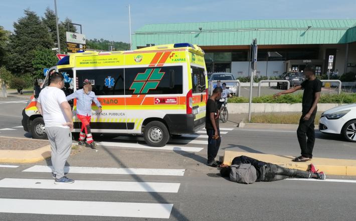  Langhirano, ciclista travolto da un'auto su via Cascinapiano