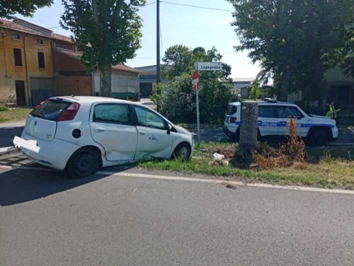 Roncocampocanneto, auto fuori strada: un ferito