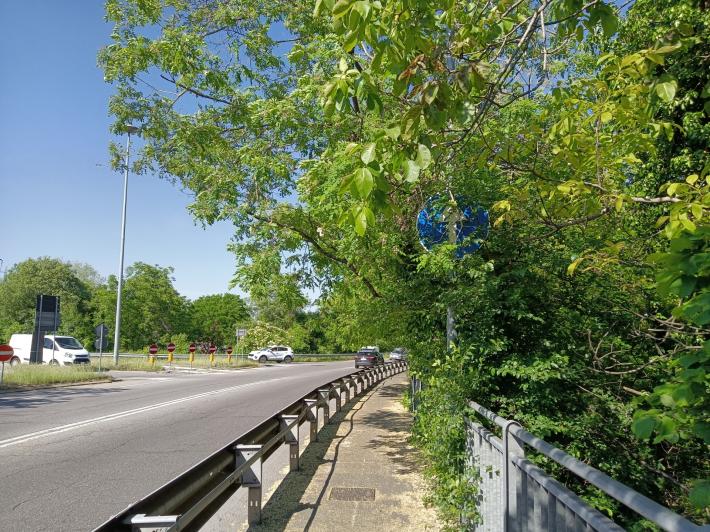 Segnale di obbligo cavalcavia di Via Mantova