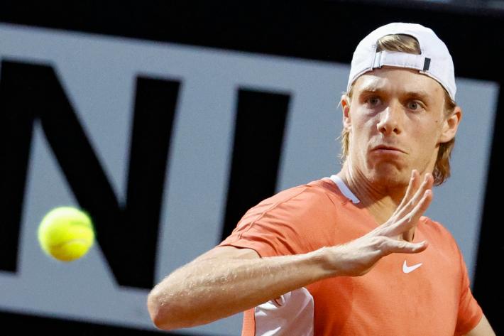 Roma, Shapovalov piega Nadal e vola ai quarti