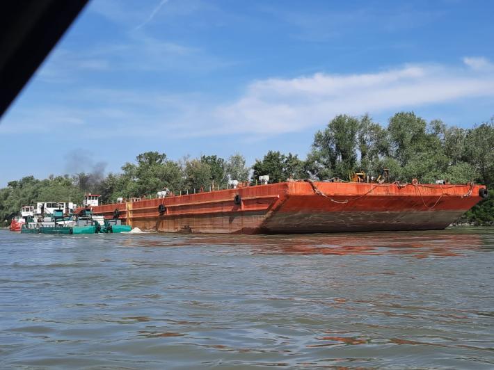 La megachiatta "Vega" scortata lungo il Po fino al mare dal personale AIPo