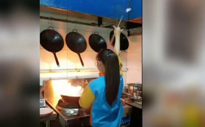 La star in cucina &egrave; una bambina di 10 anni. I suoi video sono diventati virali 