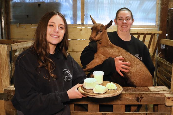 Pastora e casara. Capre e formaggi: la scelta di vita di Michelle 