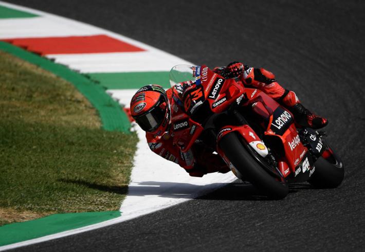 Bagnaia vince al Mugello, Quartararo leader 