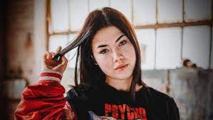 La giovane rapper Anna pubblica il brano Gasolina