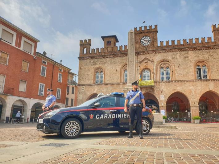 Cinque ragazzi bolognesi scoperti a rubare al Fidenza villge