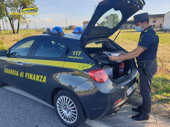 Sequestrata una cisterna abusiva di carburante