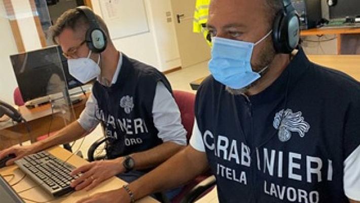 "Cercasi diciottenni": multato, torna a esporre annuncio