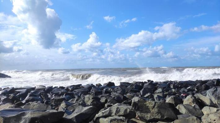 Si allontana dalla mamma in spiaggia e si perde: bimba di 5 anni  trovata annegata in mare a  Torre Annunziata