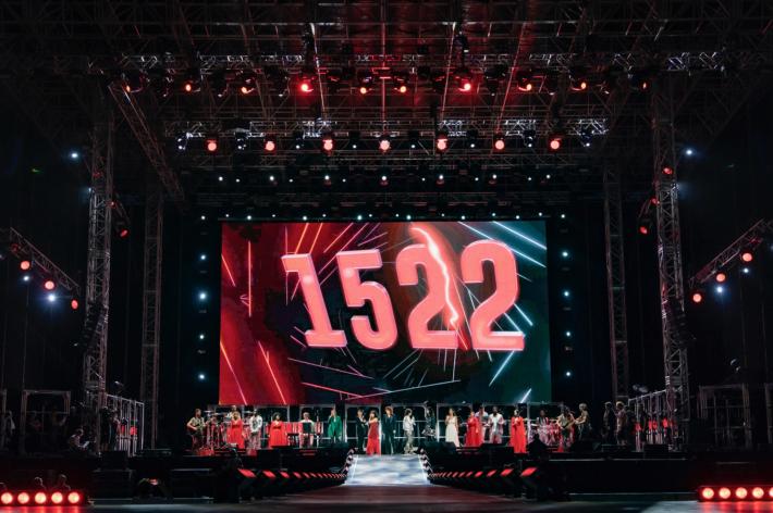 In centomila a Reggio per le sette sorelle della musica italiana: "Stop alla violenza sulle donne"