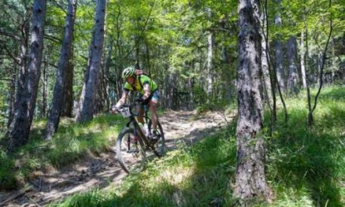 Berceto, cade in mountain bike e si procura traumi gravissimi: trasportato dall'elisoccorso al Maggiore