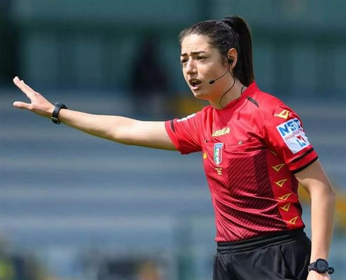 Calcio: il primo  luglio arriveranno gli arbitri  di A,  Ci sar&agrave; anche Maria Sole
