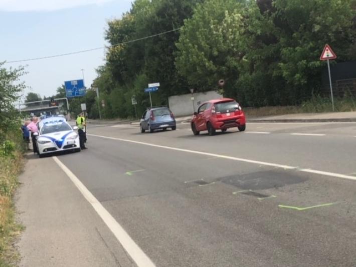 Botteghino, furgone investe una  giovane donna: &egrave; molto grave