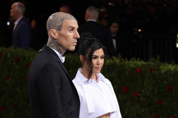 Travis Barker ricoverato d'urgenza in ospedale a Los Angeles