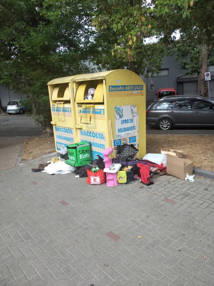 Via Porro Fidenza, rifiuti come sempre