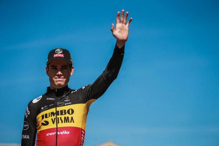Show di Van Aert, prima vittoria in solitaria al tour2022 