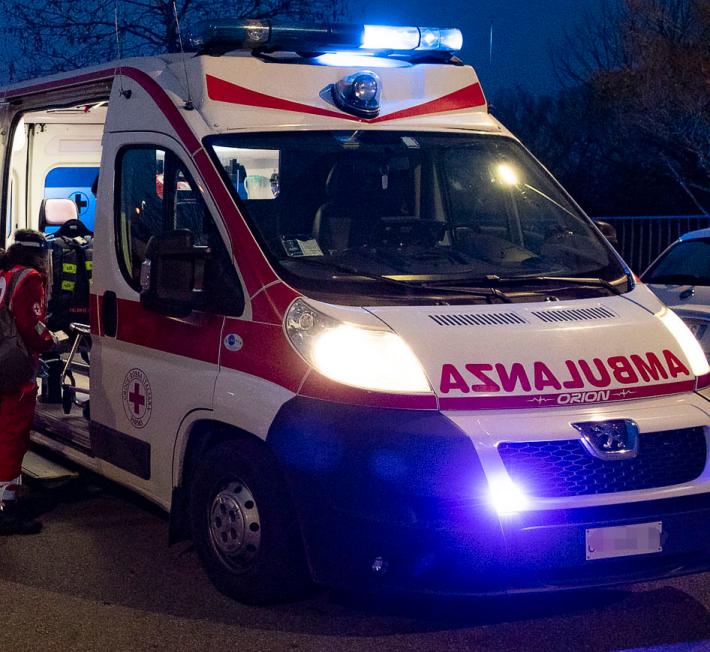 Auto investe due ragazzini nel Bresciano, morto 15enne