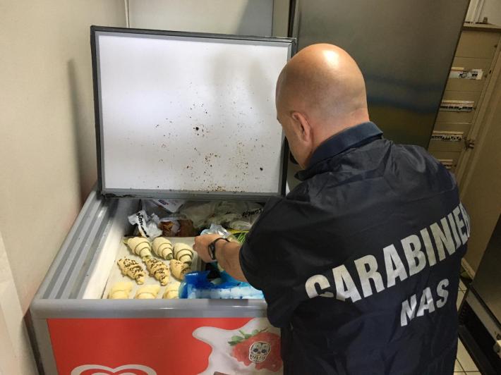 sicurezza alimentare, controlli nei punti di ristoro stradali. Sequestrati 130 kg di alimenti