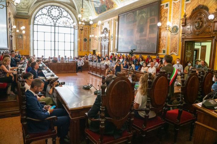 Primo Consiglio comunale targato Michele Guerra: "Ci impegnamo a lavorare con costanza e attenzione" (Video) . Michele Alinovi eletto presidente del Consiglio comunale (Video)