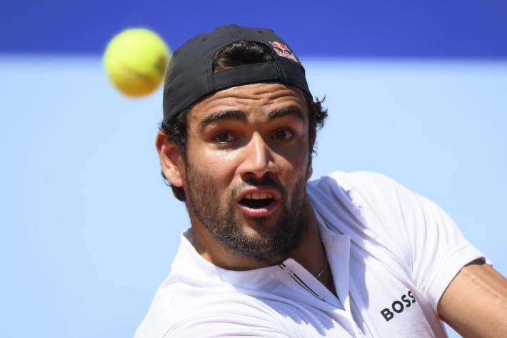 A un passo dal baratro Berrettini riemerge: &egrave; in semifinale con Thiem (11esima vittoria di fila)