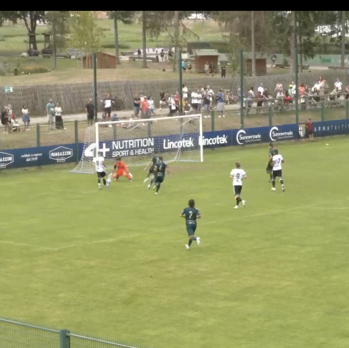 Finisce il primo tempo, Parma in vantaggio 1-0 contro la Feralpi - Foto: i tifosi crociati a Pinzolo