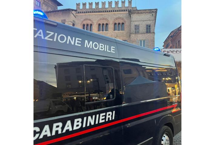 Tenta una rapina ad un fioraio e minaccia un Carabiniere libero dal servizio con una roncola