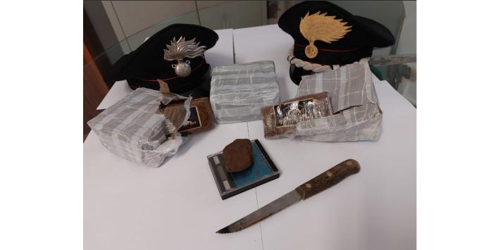 Fermato in auto per un controllo: arrestato per detenzione di stupefacente